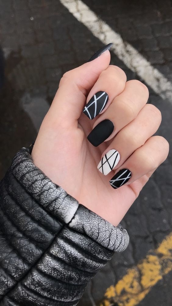 uñas kylie jenner - perfect nails - uñas decoradas - diseños de uñas trendy - formas geométricas