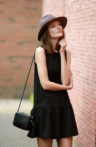 Vestido negro corto para verano cómodo