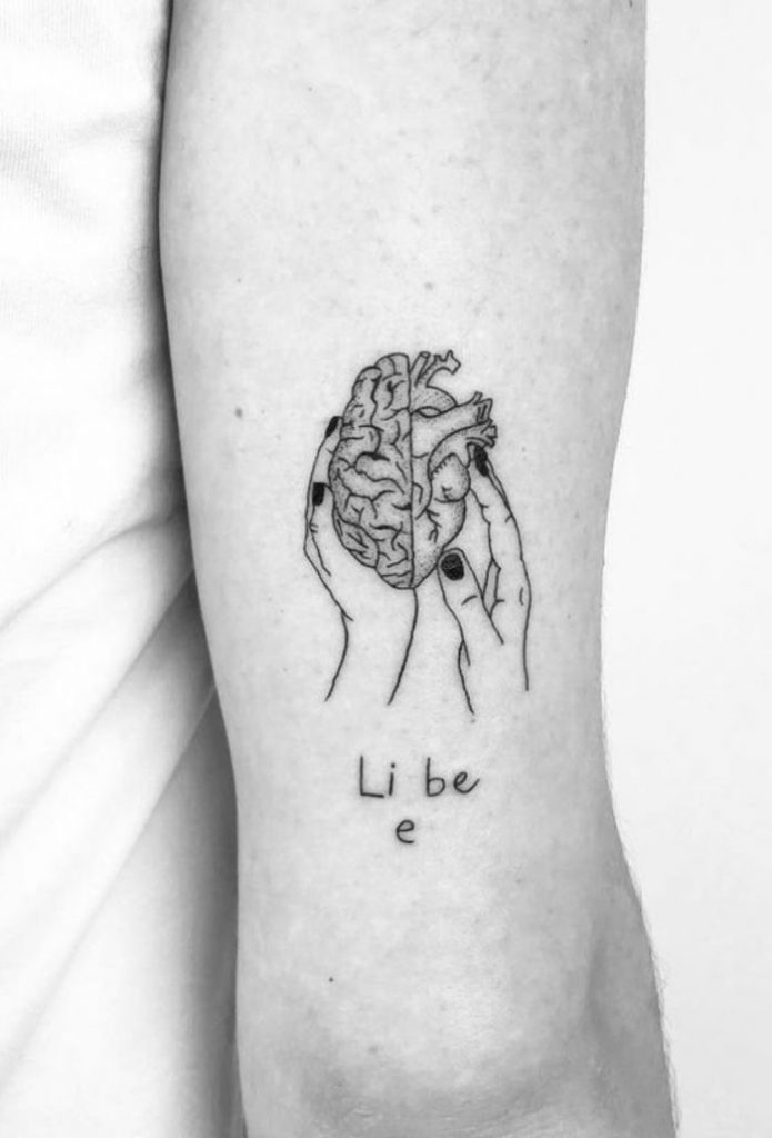 Tatuajes feministas corazón cerebro